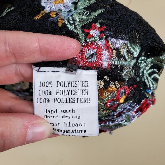 (LF) Elli White Lace and Embroidered Crop Top Size XS - Picture 11 of 12